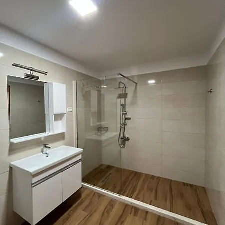Elena Apartmán