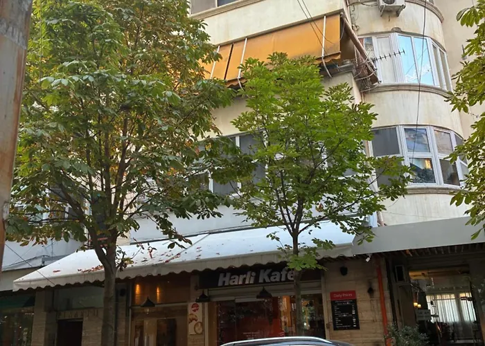 Elena Tirana